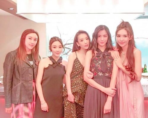 手绘花朵，母爱无价 方媛母亲节收获女儿最暖心的礼物